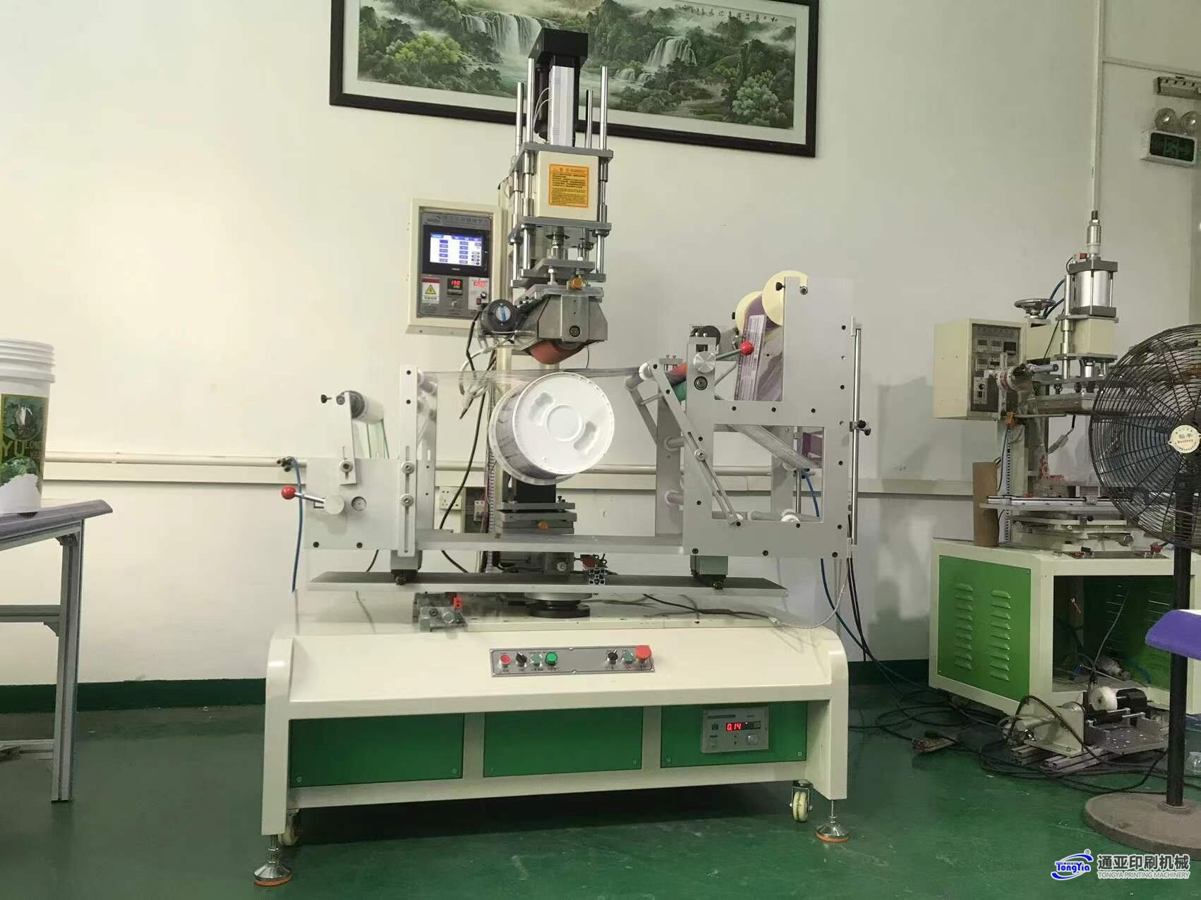 TYH-S350SRC圓錐方錐形多功能涂料桶熱轉(zhuǎn)印機
