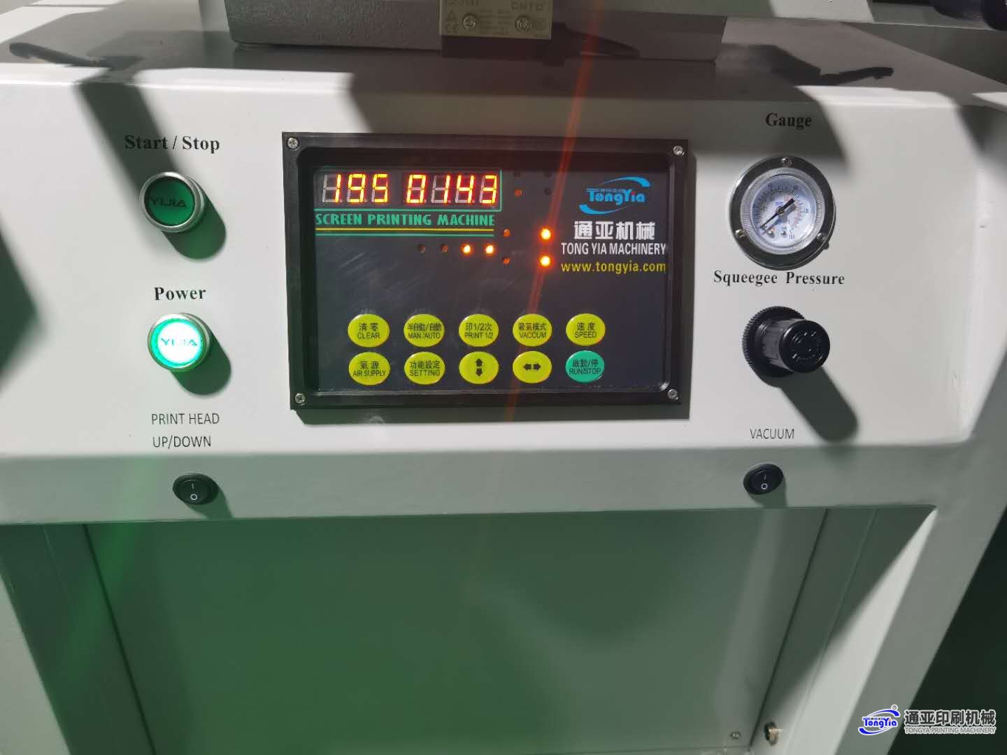 TYS-3050P氣動(dòng)吸氣式平面絲印機(jī)